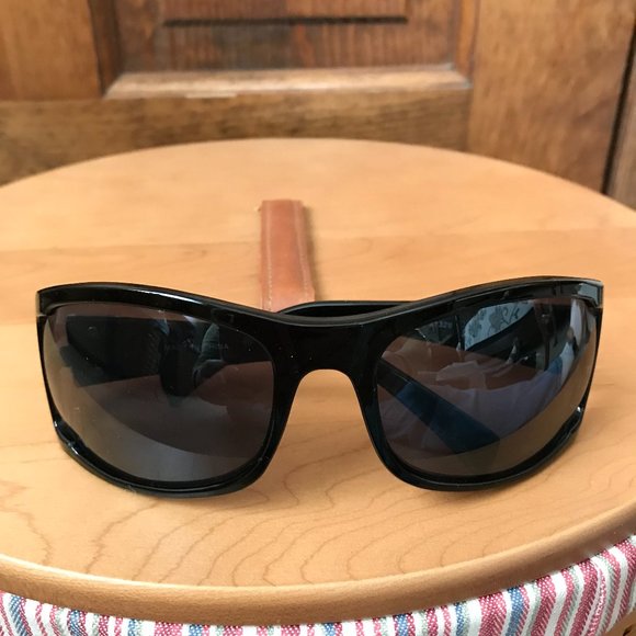 FINAL PRICE - GF Black Framed Oversized Sunglasses #16 - Picture 6 of 7